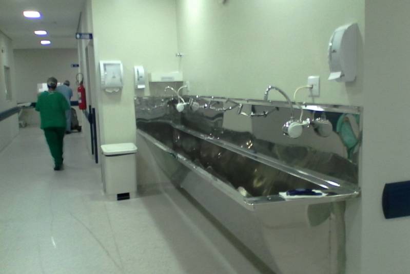 lavatório cirúrgico em aço inox