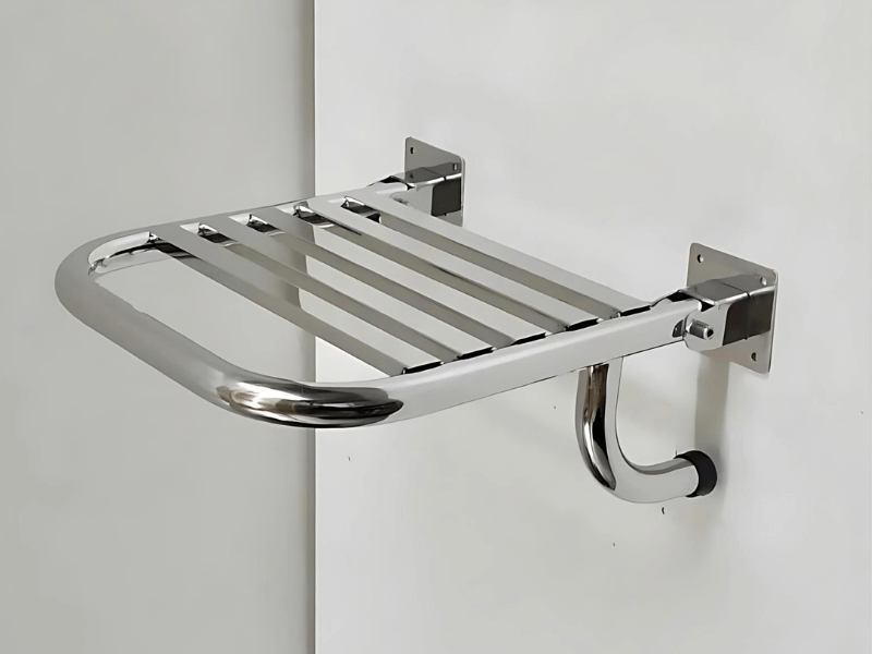 Banco Articulável Inox para Banho 2 Banco articulável em aço inox com assento tubular - Oficinox
