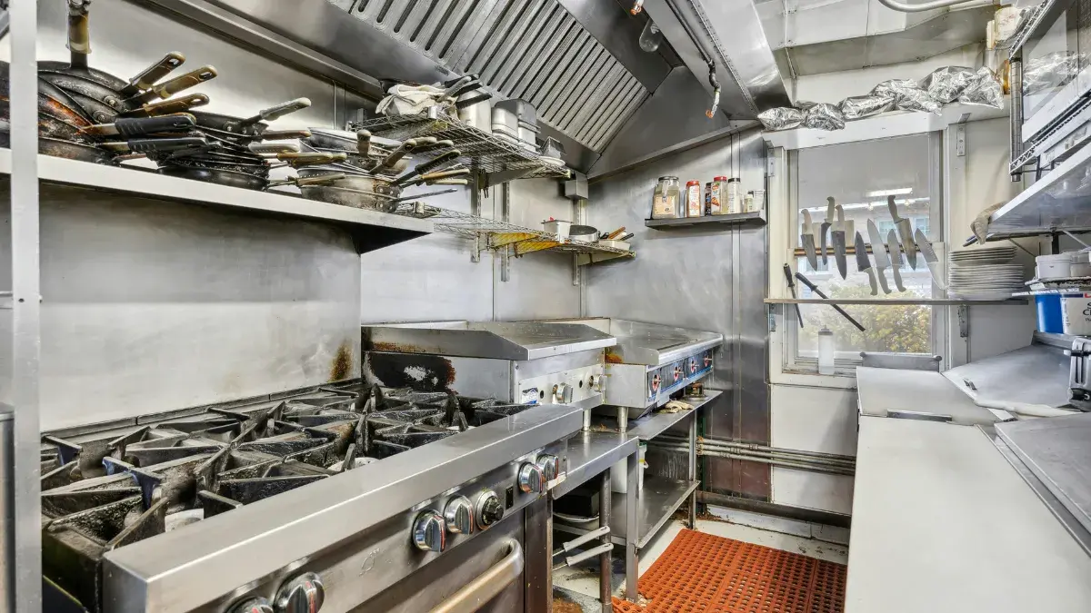 Grelhas de inox em cozinhas industriais