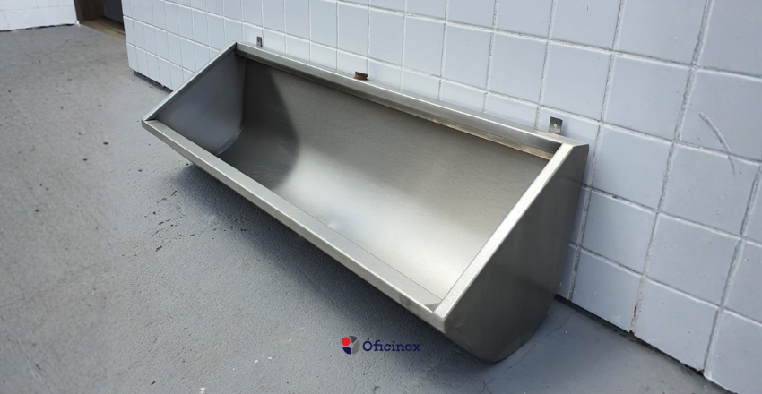Mictórios em aço inox: mais resistência e economia para banheiros de uso intensivo 1 Mictório inox para banheiros de uso intensivo